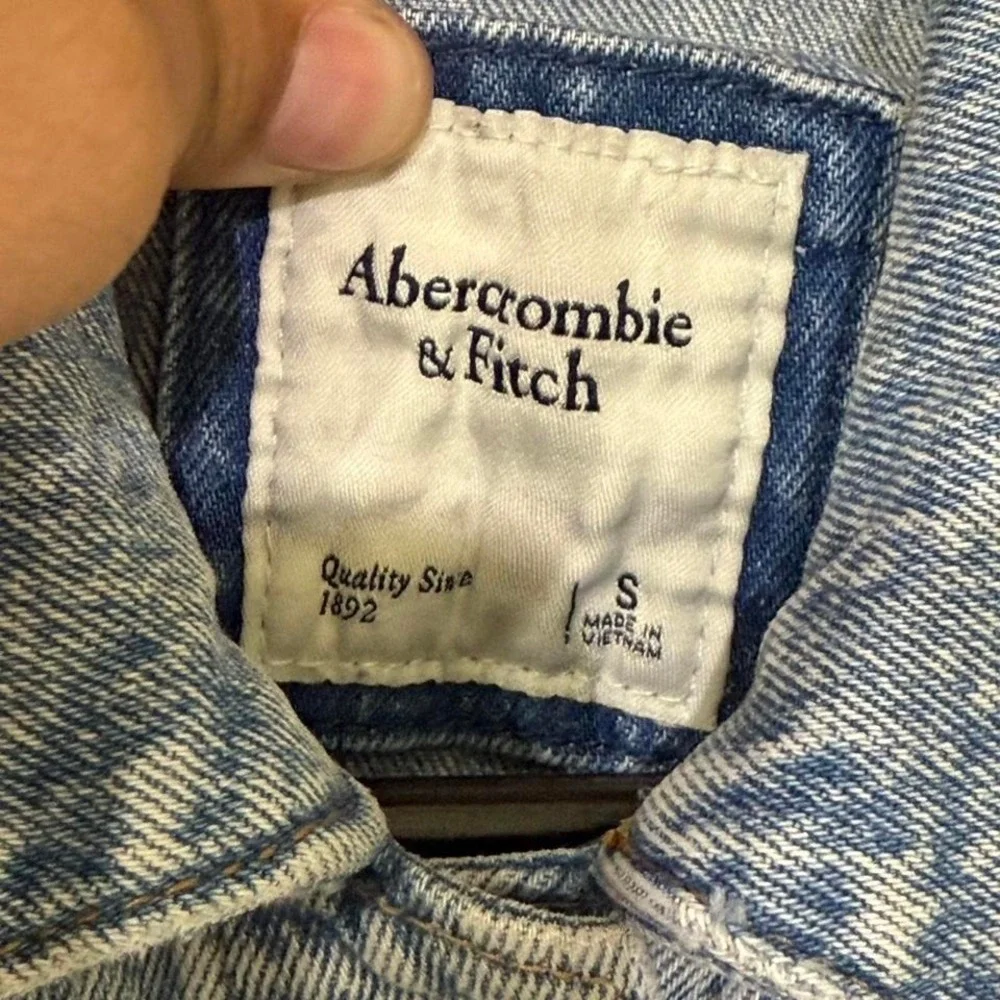 Abercrombie & Fitch albercrombie fitch
